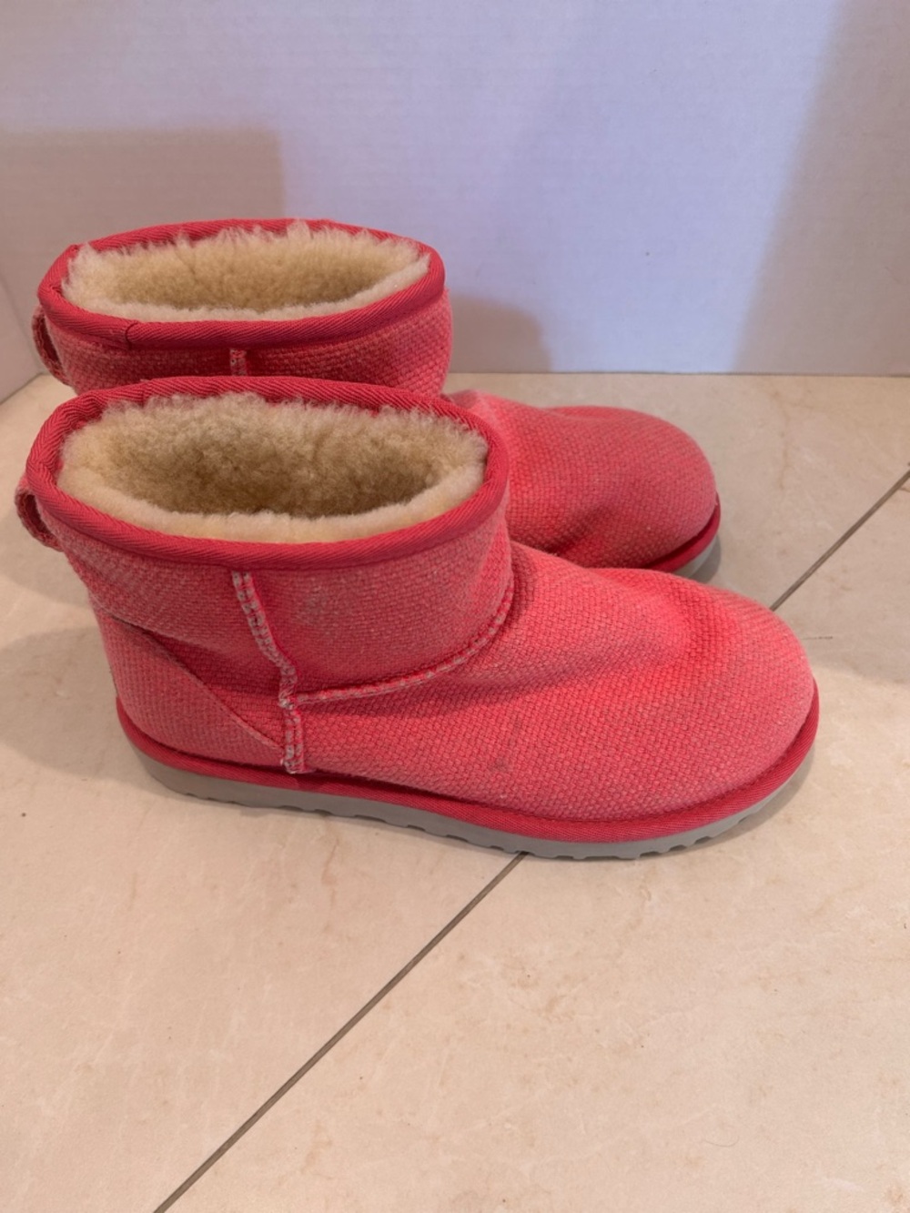 Ugg low boot Cozy Pink Lined Winter Boots size 5
